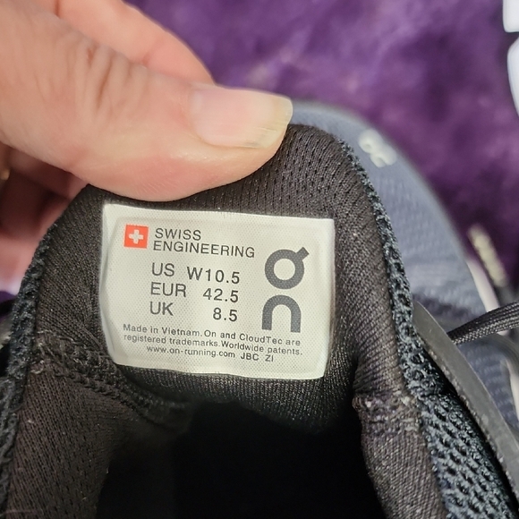 On Women's Black Sneakers sz 10.5 - Picture 13 of 13